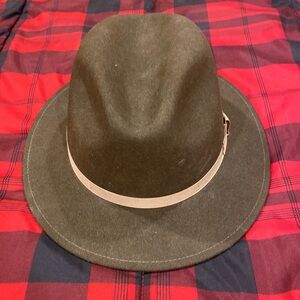Country gentleman men’s brown top hat